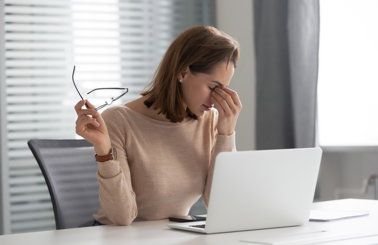 Digital Eye Strain from Screens and Artificial Lighting – and How to Avoid it in the Modern World